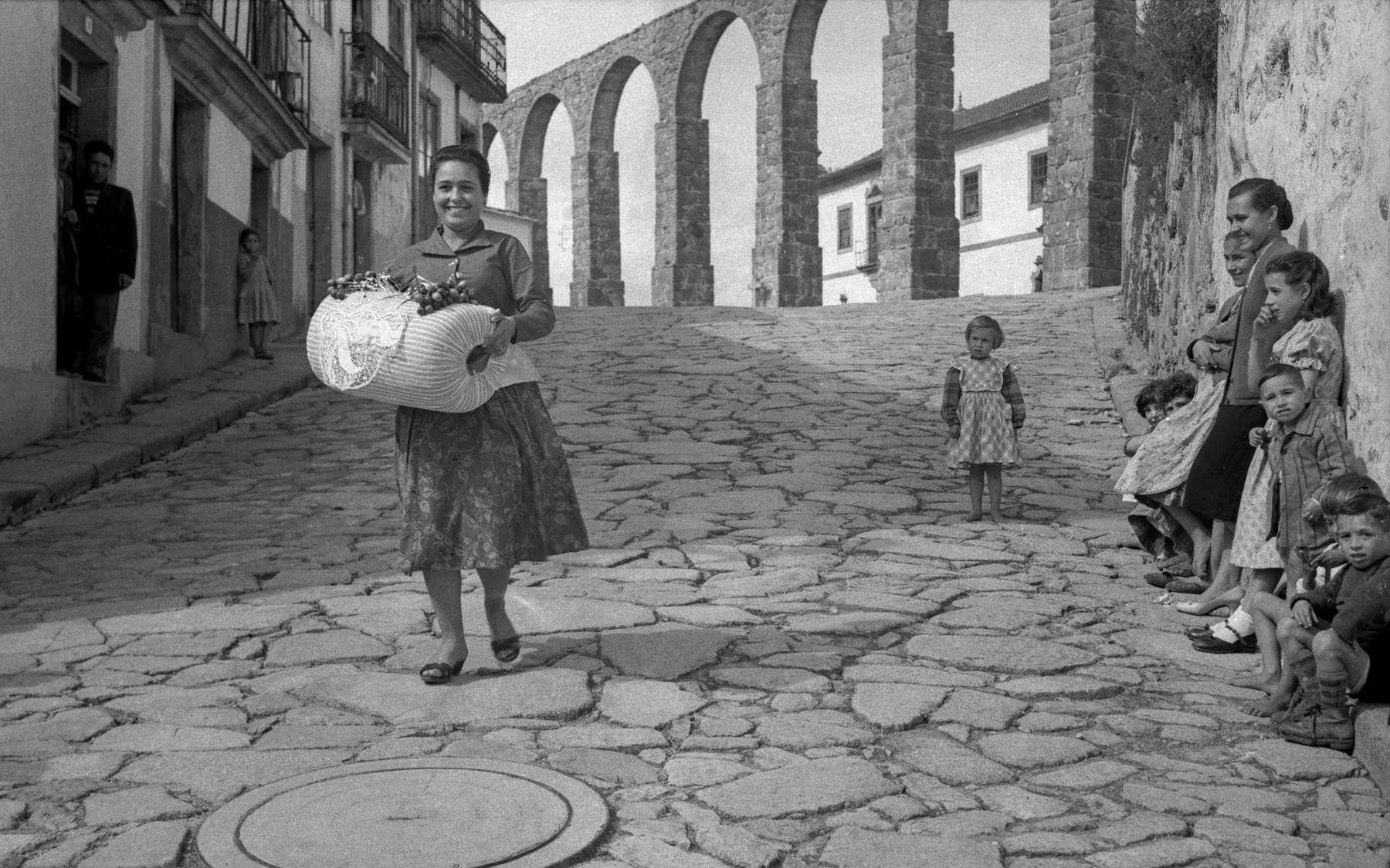 Fotografia histórica de uma rendilheira na Calçada de S. Francisco